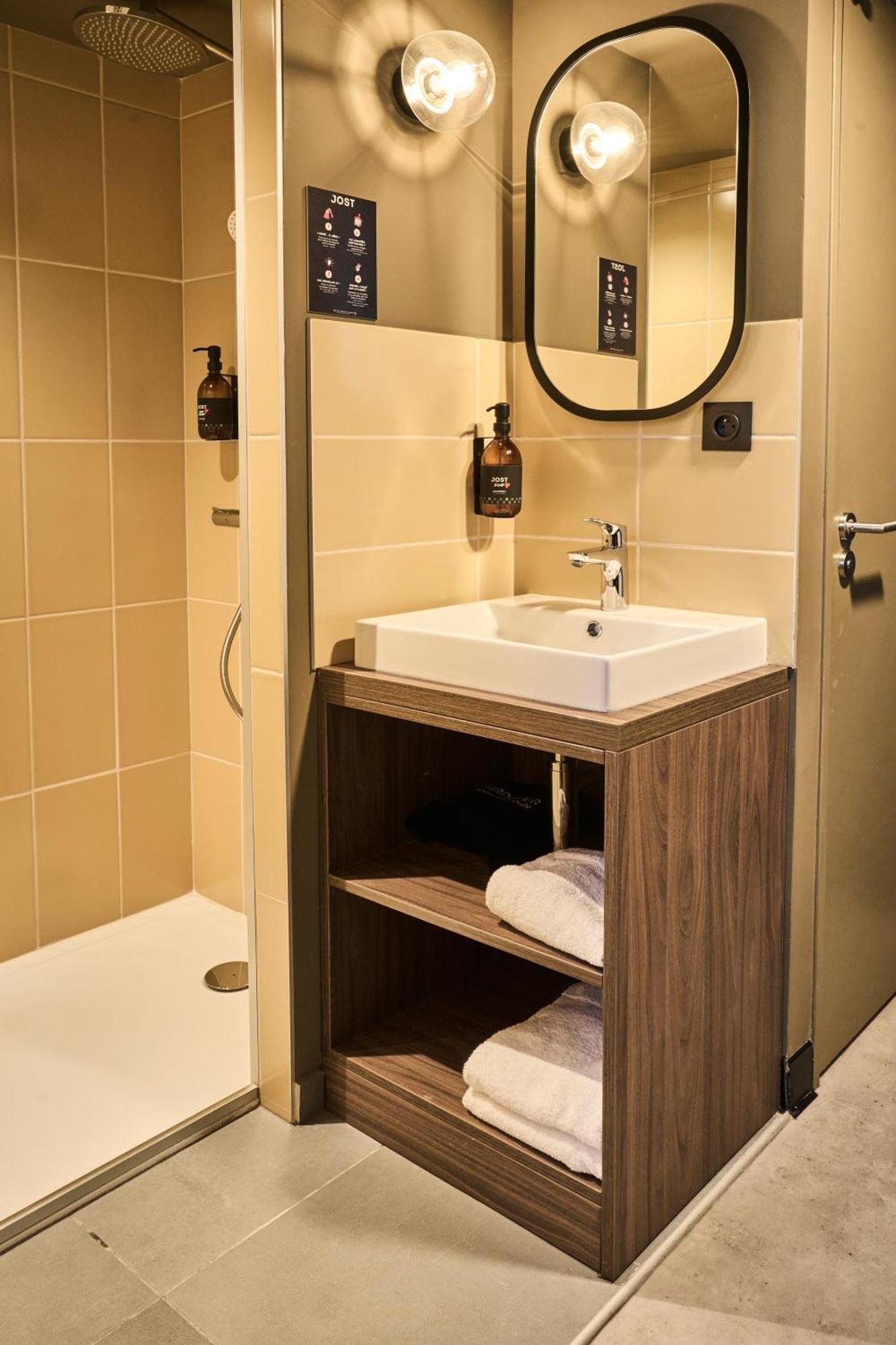 Jost Hostel Lille Centre Экстерьер фото
